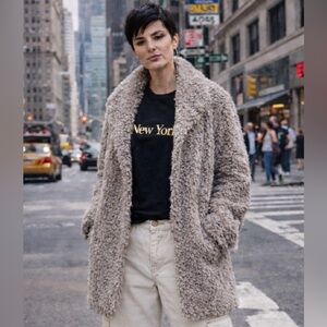 BCBGeneration Teddy Faux-Fur light Gray-Taupe Coat L NWOT plush streetwear BOHO